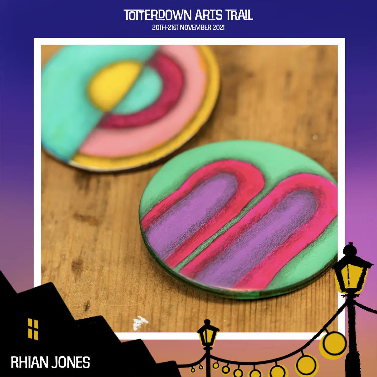 frontroomart's tweet photo. Rhian Jones calls their company "Oren", meaning "Orange" in Welsh. Their work is hand-painted on paper, using resin to protect and finish the pieces. They also make jewellery, brooches and pendants, each piece being unique.
#totterdown ##totterdownarttrail2021 #frontroomarttrail https://t.co/dLOkwWDCrv