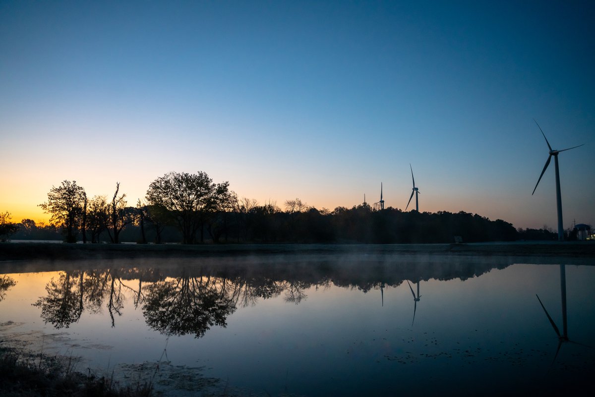 onepowerco's tweet photo. Chilly mornings at One Energy can be breathtaking – in more ways than one! 🌬️
📷 An employee snapped this photo on her way into work at the North #Findlay Wind Campus. It depicts a #sunrise silhouetting #windturbines, for a stunning #WindViews!
#Ohio #windfarm #photooftheday https://t.co/OBXVe3Itq5