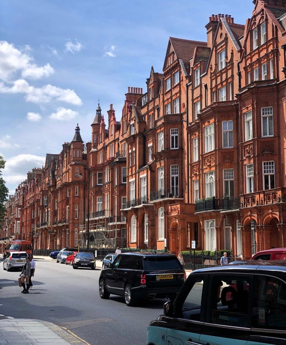 londonpopbox's tweet photo. 🇬🇧 ⁠RED OR WHITE LONDON? 🇬🇧
⁠
📷 Thank you! @yuriichaikovskyi⁠

#london #londoncollective #london4all #london_insta #londonsbest #prettylittlelondon #londonviews #londonmoments #londondiaries #thisislondon https://t.co/xdgTh0dxne
