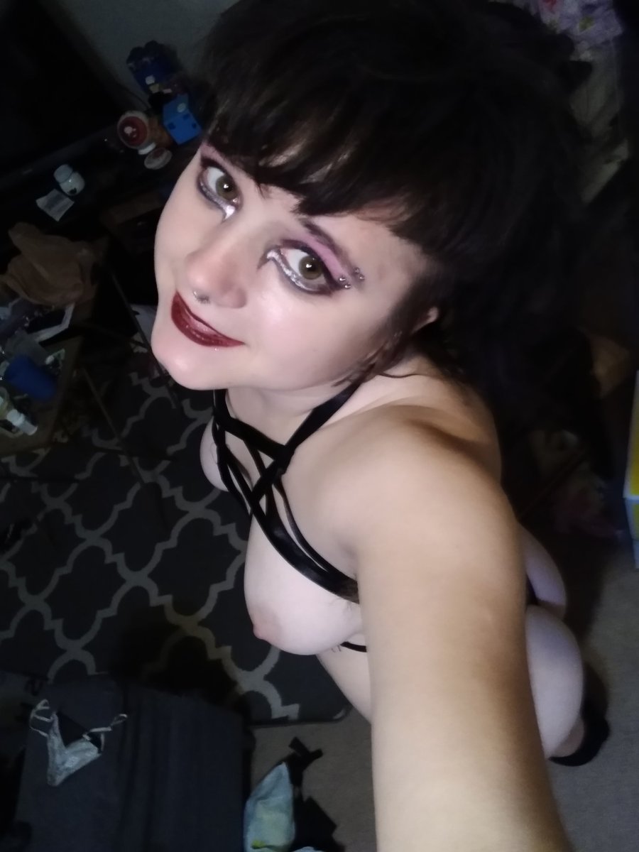 Mx_Bowi's tweet photo. If someone wanted to buy vids or make content with me I'd be very grateful ❤️❤️❤️ https://t.co/PhnG9rzDG5

#gothporn https://t.co/XmCjiKkasm