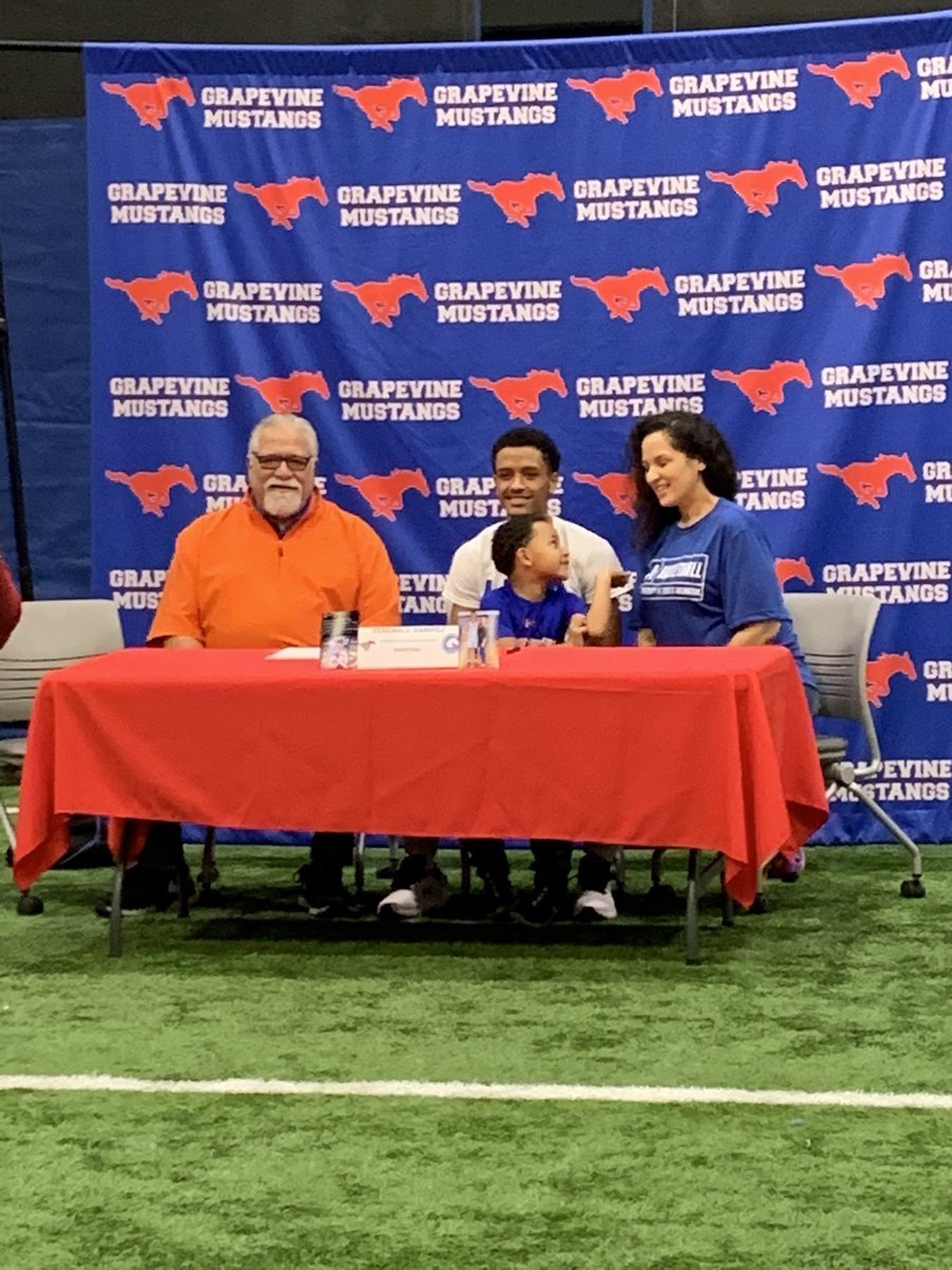 terr1ance's tweet photo. Signing day 💙 @UTAMavsMBB @GHSmustanghoops @3dHoopsAcademy https://t.co/iJie7GkzlL