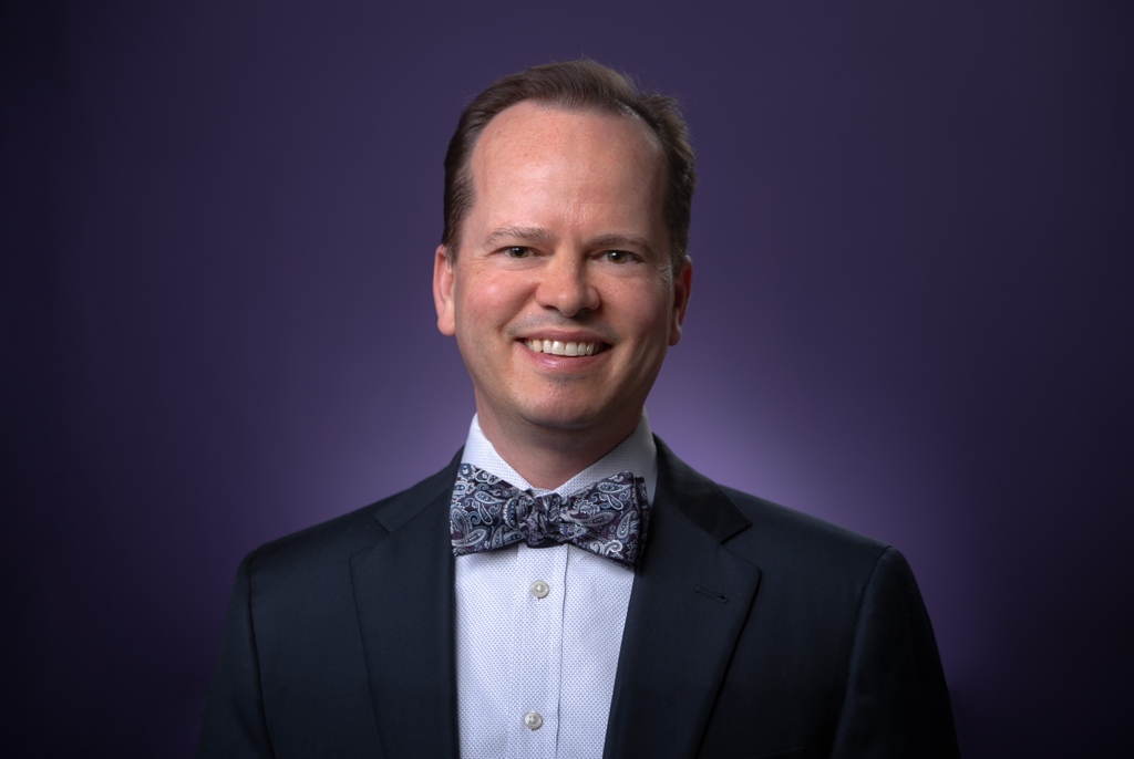 BothellAlumni's tweet image. “I am a military “brat.” I am a first-generation college student. I am an openly gay man. I am a university administrator. These are just a few of my identities, all of which have shaped me into the individual I am today.” 

l8r.it/N3a1 #pnw #uw #uwb  #bothell