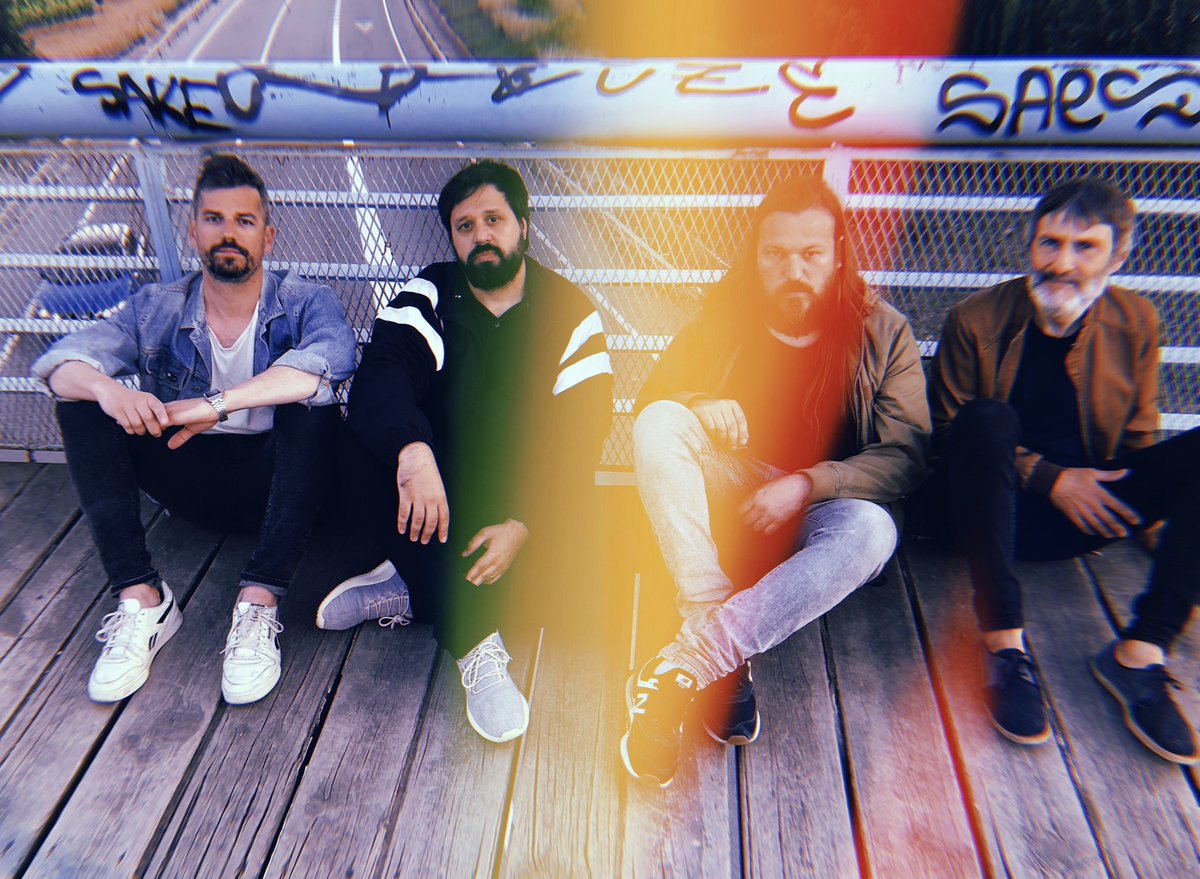 ElPetitComite's tweet photo. @ultimcavall 
La banda del Garraf presentarà el seu últim disc “Alaska” (Discos de Kirlian, 2019), que suposa un altre decidit pas endavant en la seva trajectòria. La barreja de shoegazing i dreampop, tan bellament melancòlica com familiar i propera, avança encara més cap al pop https://t.co/ezulcJxhnL