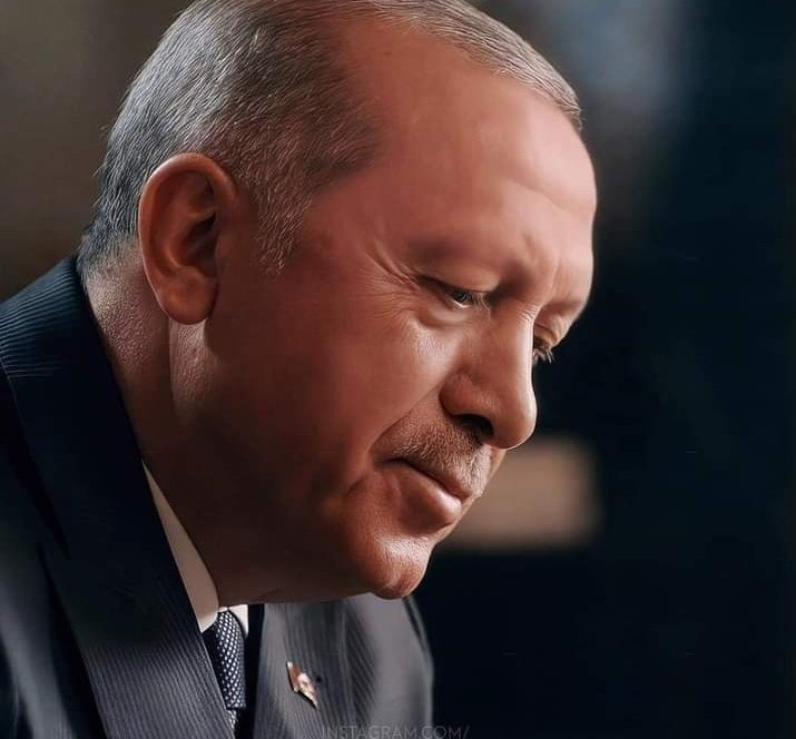 "Kefenimizi giyip öyle yola çıktık."

Diyen Reisin arkasında, kefenimizi giydik yürüyoruz...

Sen yürü Reis, arkandan koşmayan namerttir...

#MilletininGönlündeReis