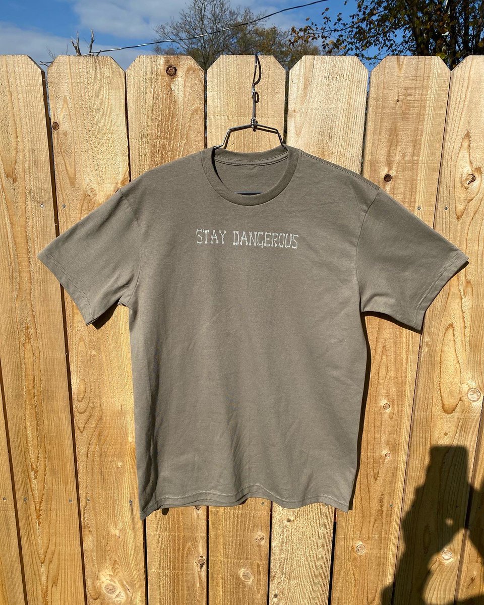 BR4L19's tweet photo. HEAVYWEIGHT T-SHIRT. PRODUCT DETAILS:Drop shoulder,
Hemmed sleeves,
Relaxed fit.  SIZE: “S-L”
“DM TO PLACE ORDER” (SPECIAL- THE FIFTH PERSON THAT PURCHASED SOME MERCH WILL GET A 1of1 ITEM🗣) #billionairerunner4l  ##fashion #worldwidefashion #urbanstreetwear https://t.co/thR6ZX3kB7