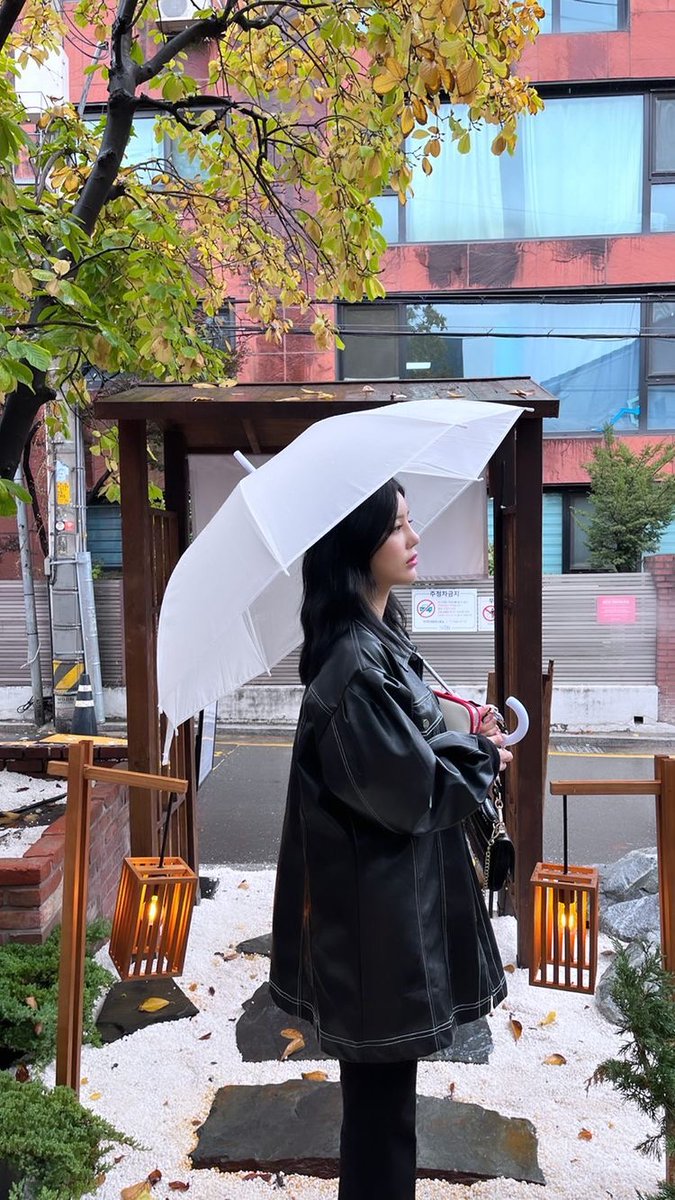 goyuarchives's tweet photo. [ ☂️ ] — #GoYujin #KoYujin #고유진 https://t.co/MmciHgV065