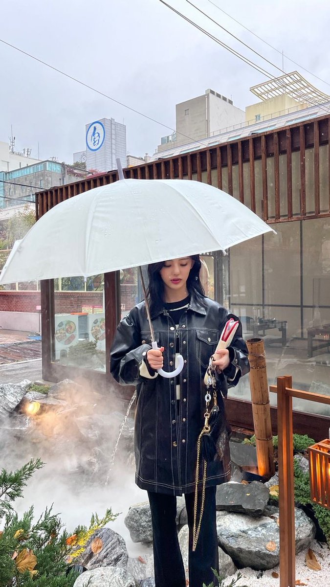 goyuarchives's tweet photo. [ ☂️ ] — #GoYujin #KoYujin #고유진 https://t.co/MmciHgV065