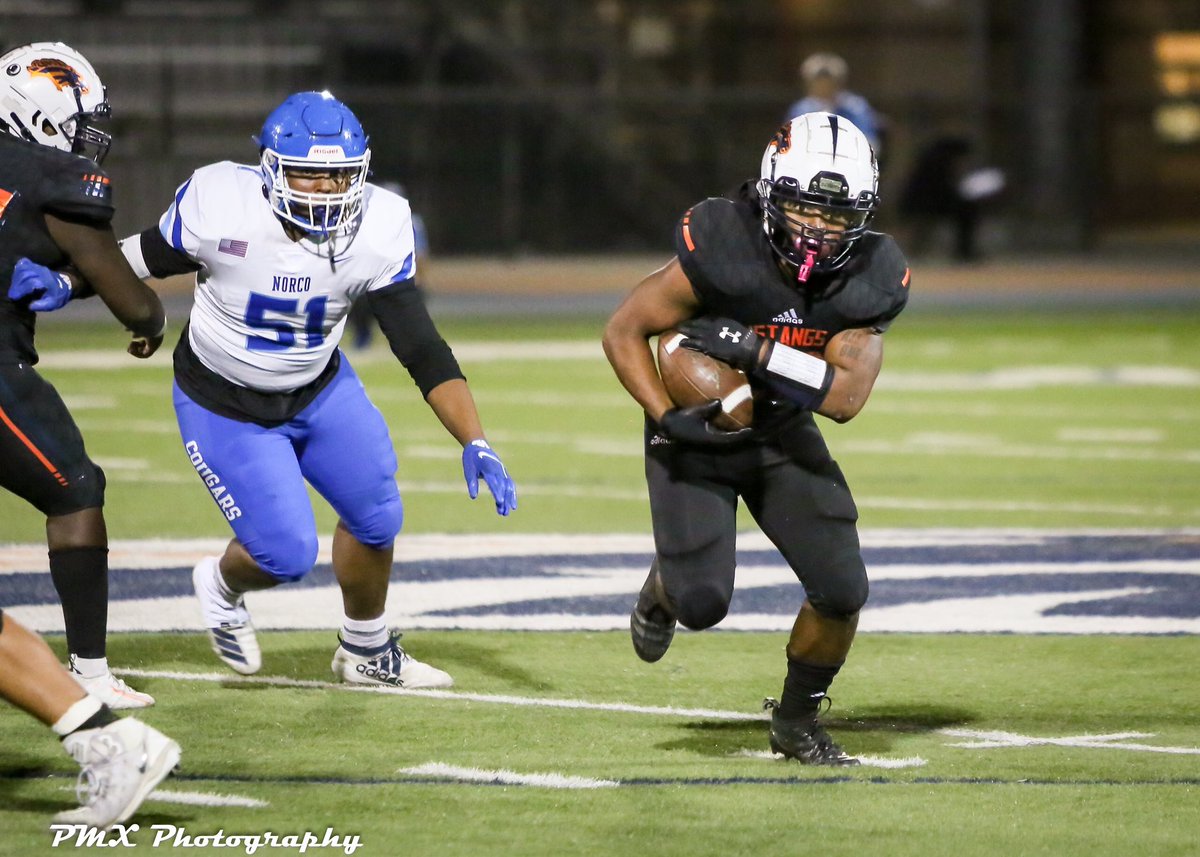 Please go to the link below to vote for #29 RB Jacquez Neal for the ScoreBook.Live Southern California HS Player of the week!!
scorebooklive.com/california/202… 
<a href="/JacquezNeal/">Jacquez Neal</a> <a href="/ScorebookL/">Scorebook.live</a> <a href="/CIFSS/">CIF Southern Section</a> <a href="/AthleticsERHS/">ERHS Mustang Athletics</a> @PMX22295 <a href="/ERHSOfficial/">Eleanor Roosevelt HS</a> #MustangNation #ERHS #Eastvale #JacquezNeal