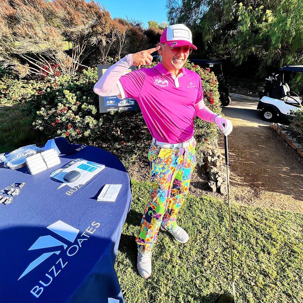 buzzoates's tweet photo. Not to mention, our hat clips were a hit – we even found Taro from Mikuni sporting it throughout the day. Cherry on top was Phil Oates and his team taking first place. Looking forward to next year already!
#AnthonyAndersonCelebrityGolfClassic #BuzzOates #HammondEntertainment https://t.co/SuOIarVFoN