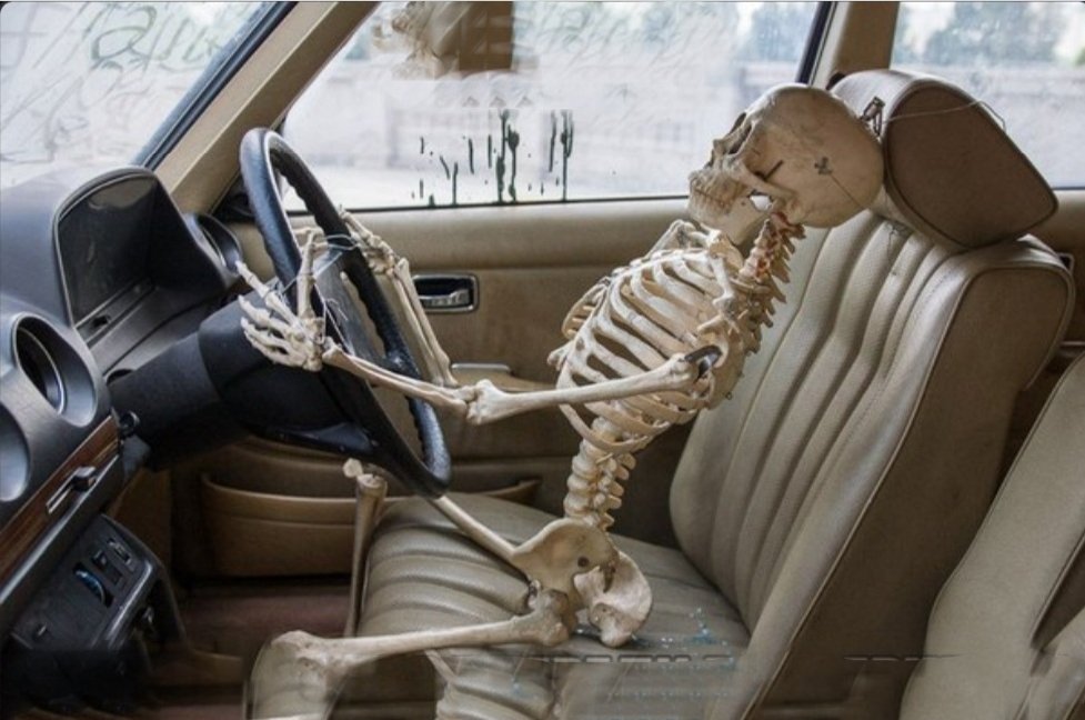 -Cariño, voy a echar un vistazo en el primark, salgo enseguida.
-Vale, yo te espero en el coche.
