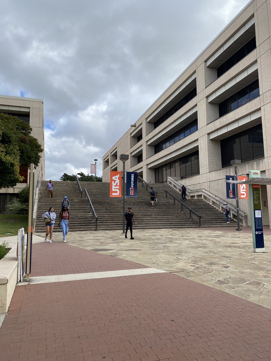 Roadrunner_frog's tweet photo. Well hello old friend…#utsa #utsabookstore https://t.co/iepT155unZ