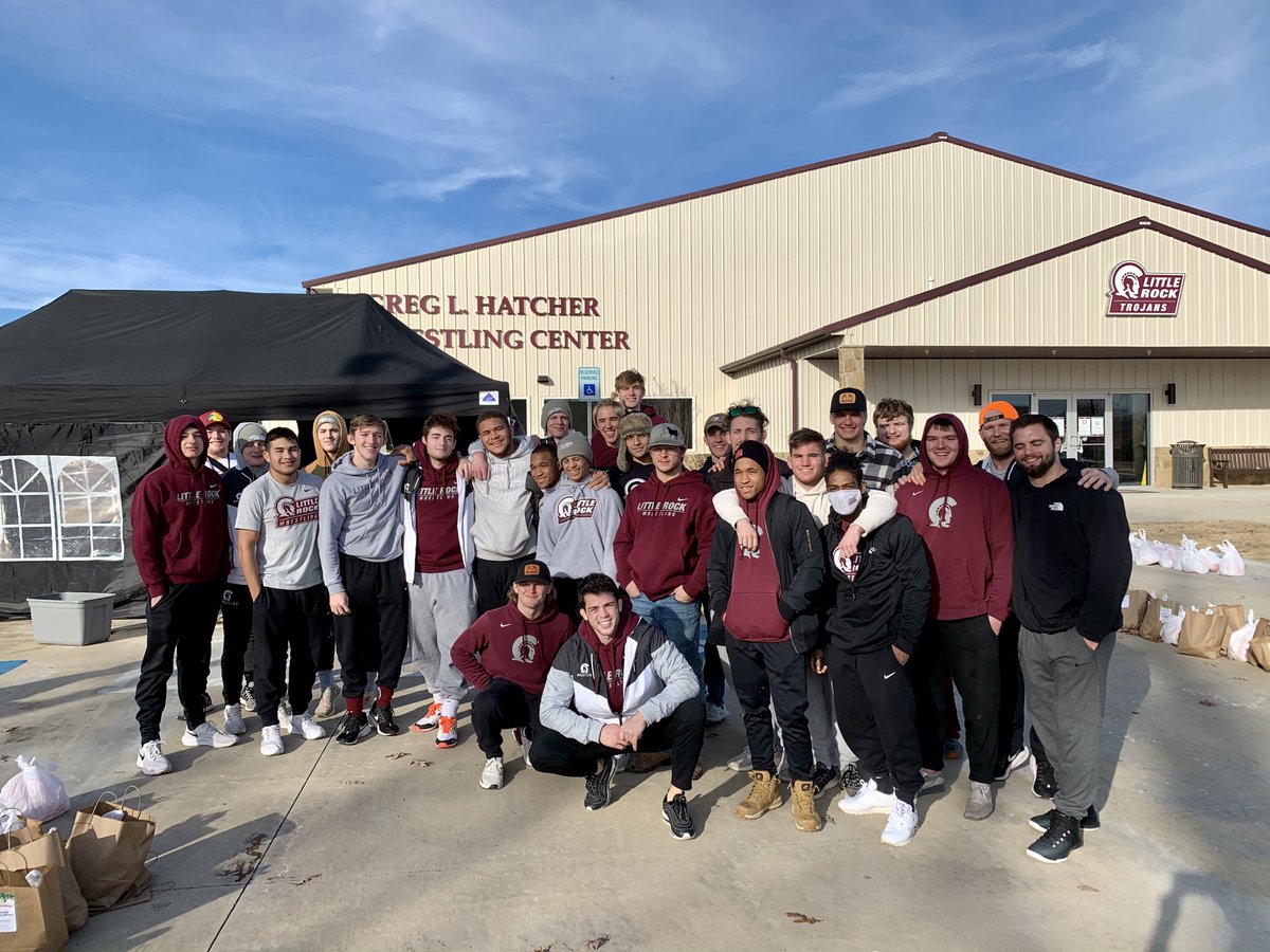 LittleRockWRES's tweet photo. We've partnered with the nonprofit Every Arkansan this year for our annual holiday Ham Sale.

Please consider purchasing a ham for yourself or donating one to a local family in need!

📰 https://t.co/8XLGjQujhv

#LittleRocksTeam https://t.co/7fiUWqWRu7