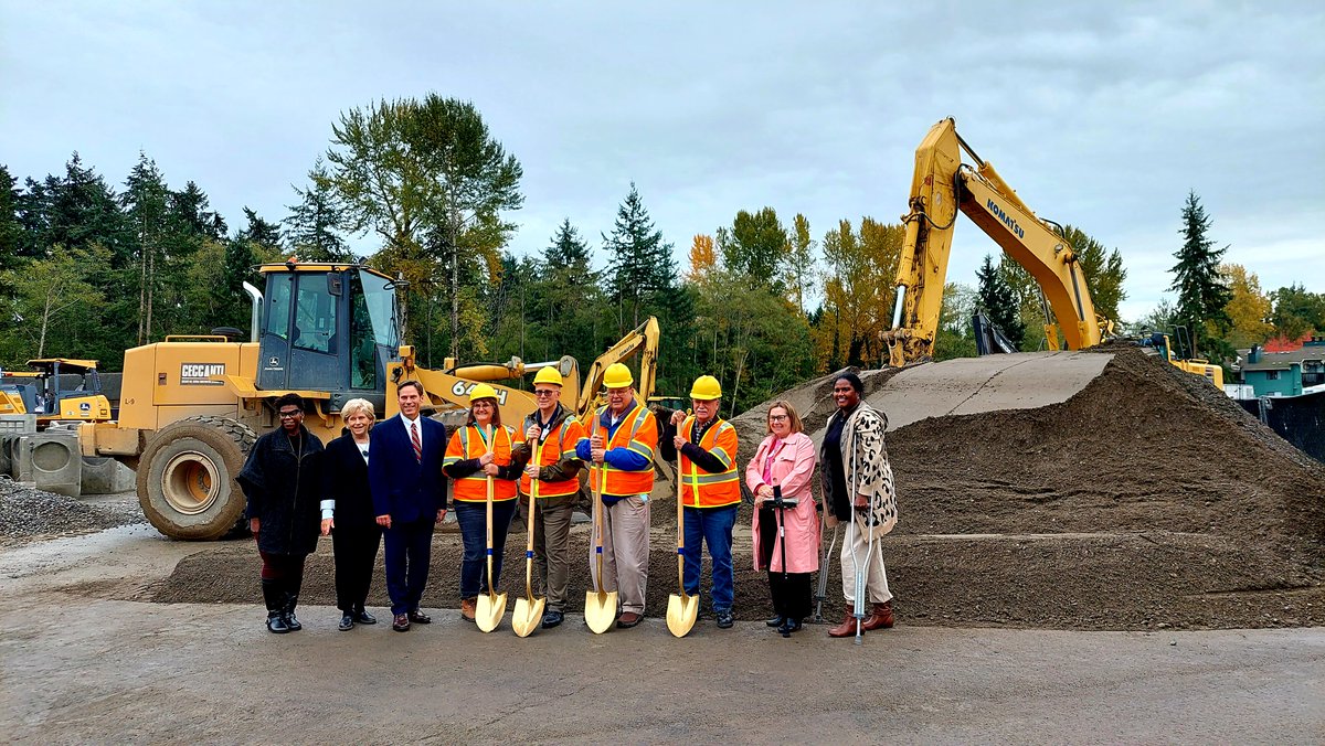 LydigConstruct's tweet photo. Last week, Lydig was joined by Lakehaven staff, board members and council members to kick off the Lakehaven Water &amp; Sewer District Main Campus groundbreaking ceremony in Federal Way. 

#Lydig #CommunityBuilder https://t.co/3mlDvph8fo