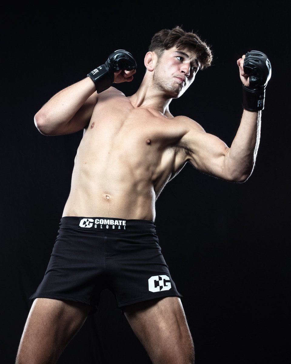 combateglobal's tweet photo. Hugo "The Hooligan" Flores🇲🇽 viene de una merecida victoria y está listo para enfrentarse al invicto,  Patrick "La Sanguijuela" Lehane🇮🇪🇲🇽, ¿quién avanzará a la siguiente ronda del torneo? 💪🏼💥 #CombateGlobal #MuchaMásAcción https://t.co/YJ49zI9Lq1