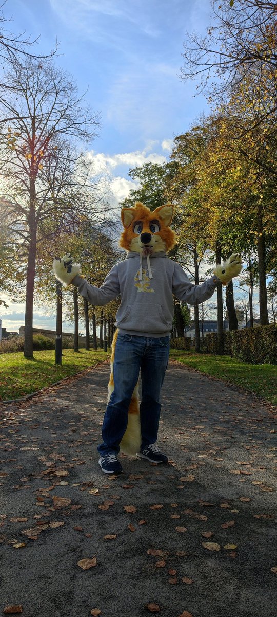 LH_Goup's tweet photo. Enjoying the spring ! #furry #FursuitEveryday #itsnotfriday https://t.co/XUl08LmK3F