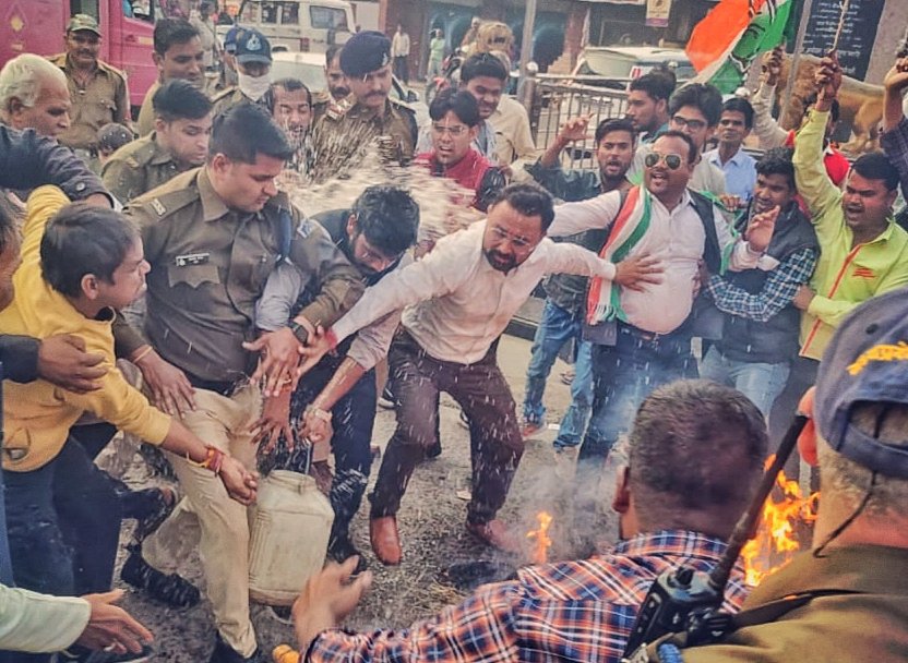 netikchoudhary's tweet photo. सत्ता के नशे में चूर भाजपा प्रदेश प्रभारी का पुतला दहन
 ब्राह्मण समाज और  जैन समाज के खिलाफ की गई अनर्गल टिप्पणी के विरोध में प्रदर्शन किया
@OfficeOfKNath @ASinghINC @VikrantBhuria @VipinWankhede_ @VTripathiINC @ankushwithrg @GaurNsui @RahulCh18674141 @sheshnojha @AnkitDedha09 https://t.co/9EZ2pyL2kX