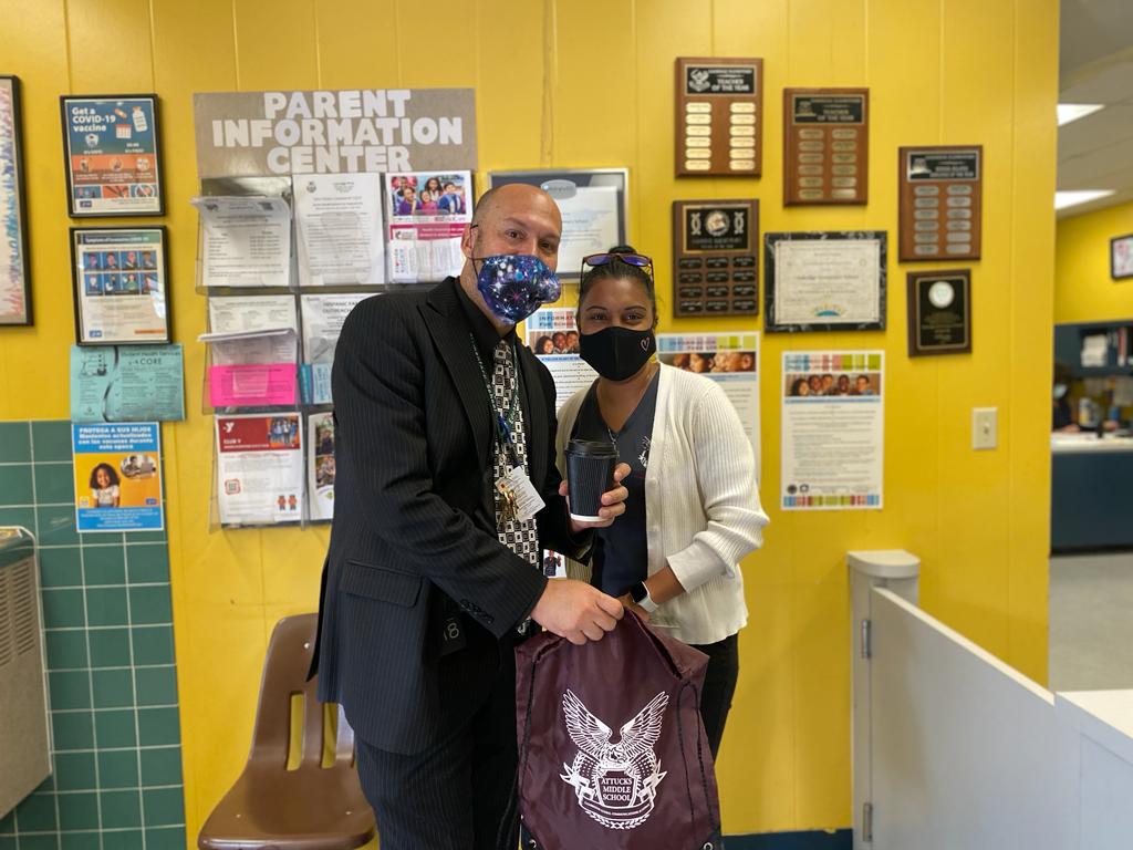 Magnet Roadshow visit #2 took place at Oakridge Elementary School! A huge thanks to Principal Aguilar for hosting this visit. We hope that he enjoyed his coffee from his previous students at AMS Cups <a href="/Aguila23/">Eddie</a> <a href="/Oakridge_Elem/">Oakridge Elementary</a> <a href="/CassandraAdder2/">Cassandra Adderley</a> <a href="/CSemisch/">Christine Semisch</a> @magnetprograms