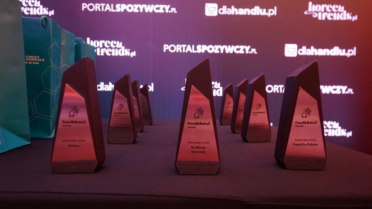 sorellapl's tweet photo. Pamapol został wyróżniony podczas XII edycji Food &amp; Retail Awards 2021! 🥳
Doceniono nas za ciągłe odświeżanie segmentu dań gotowych, inwestycje w nowe kategorie i marki oraz niestandardowe działania promocyjne 👑
Dziękujemy Wam za zaufanie i obiecujemy dalszy rozwój! ❤️😌 https://t.co/tEMm05AzDY