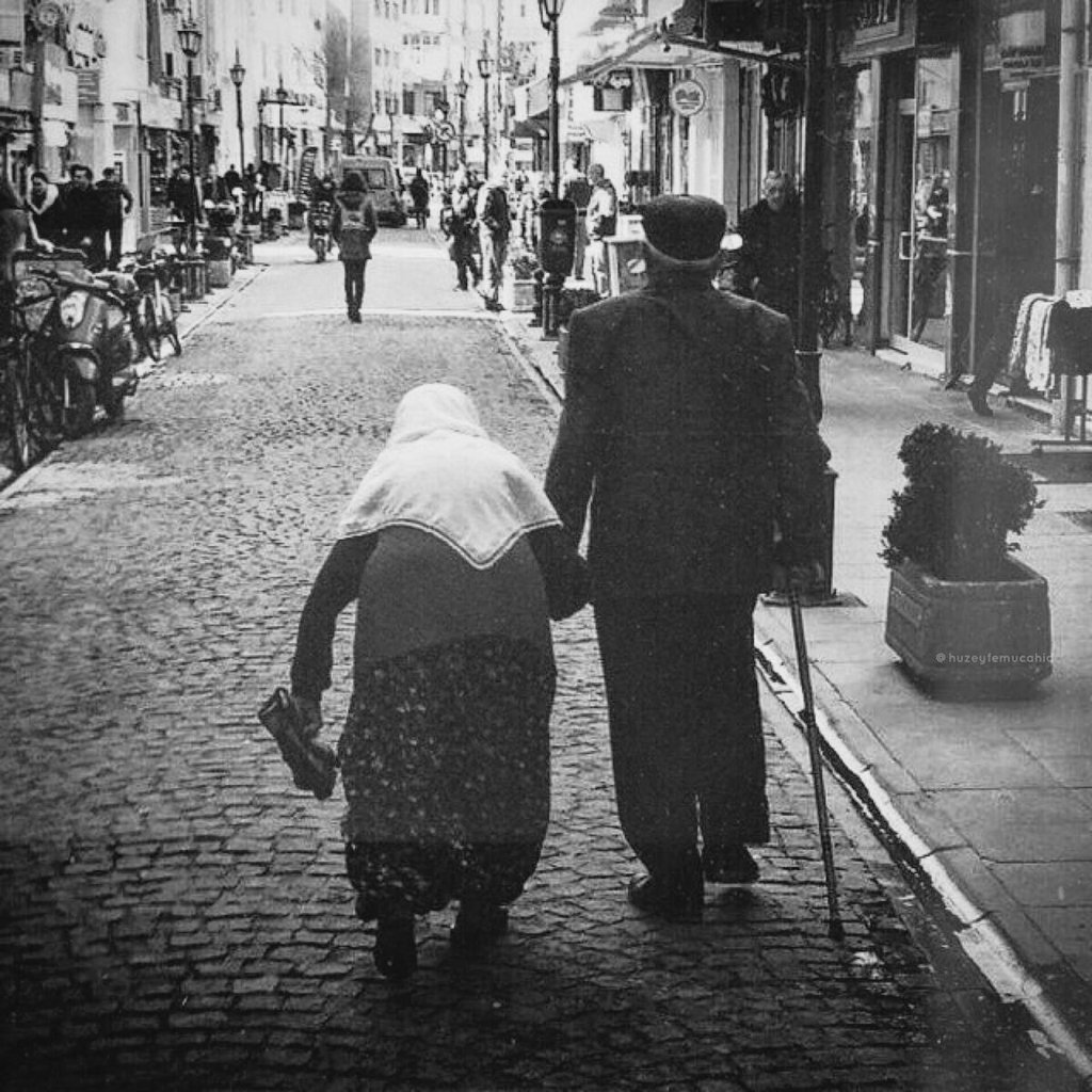 Delirious Gentleman (DeLiRioiss) Twitter