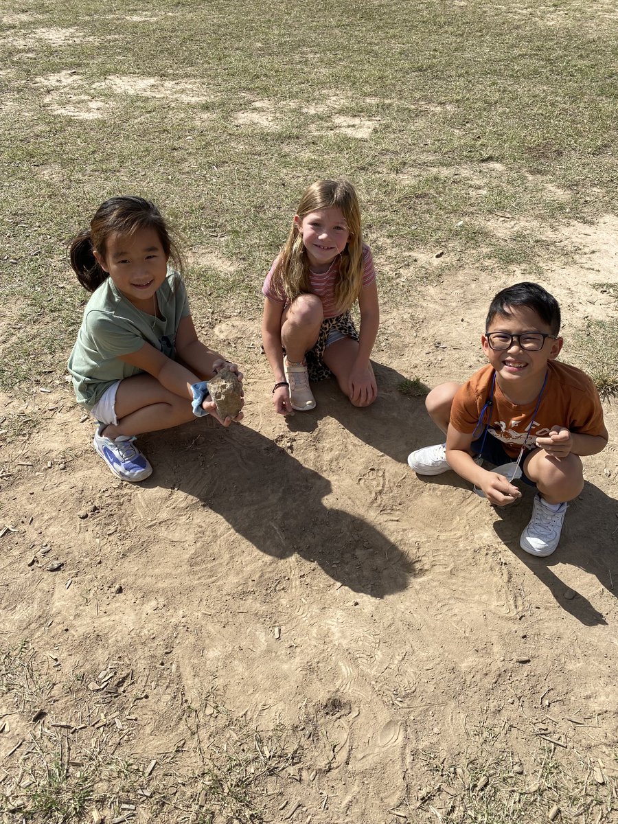 MrsFry17's tweet photo. Check out these archaeologists I found on the playground today! #bengalpride #digginit https://t.co/U3rHsT5G61