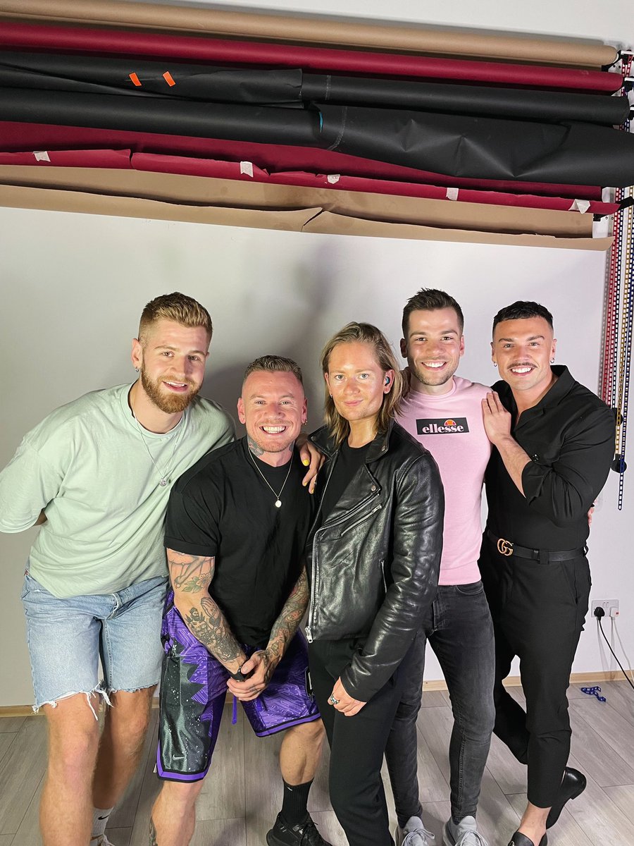 MrLukeChristian's tweet photo. I had the pleasure of being interviewed by @4poofs 💜 Talking about #DeafAwareness, what it’s like being a queer, #deaf man and why I set up @deafidentity! Watch here and don’t forget to click the ‘CC’ button for captions 💜💜 Thank you for having me! - https://t.co/NFviRK8mDo https://t.co/ZfaypSpTg8