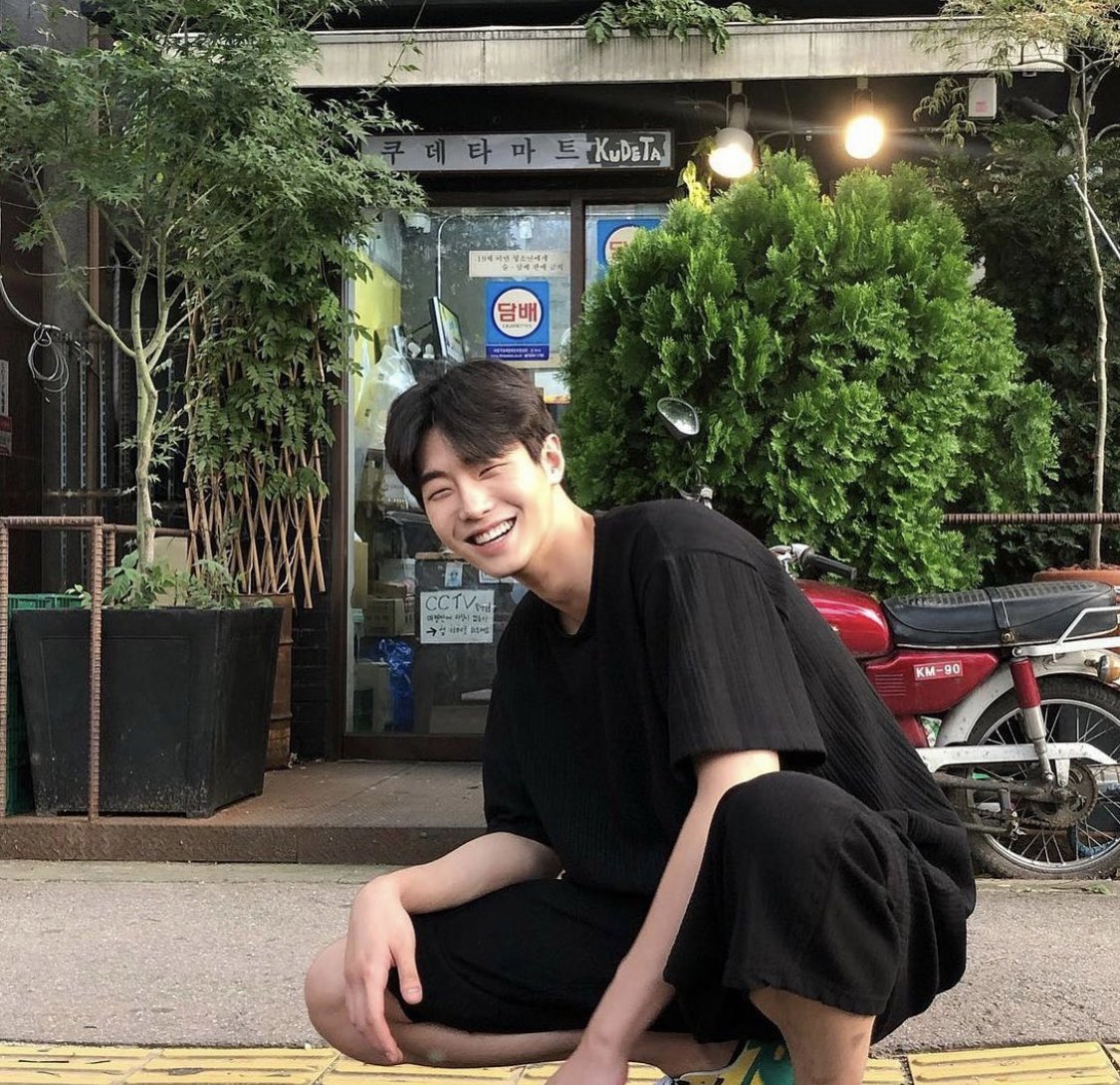 jsmtjyygyjbbjb's tweet photo. สำหรับราชันผู้งดงาม พี่ไม่ขอพูดอะไรมาก https://t.co/QtxfDAVGAN