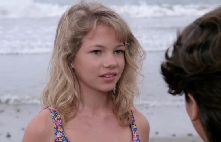 Lessthan2000's tweet photo. Prior to playing #PaceyWhitter on Dawson's Creek, #JoshuaJackson was Charlie in The #MightyDucks.  Prior to playing #JenLindley, Michelle Williams' first ever acting credit was as "Hoby's Groupie" on the international sensation #Baywatch!

#DawsonsCreek #MichelleWilliams https://t.co/jwsNitfSkH