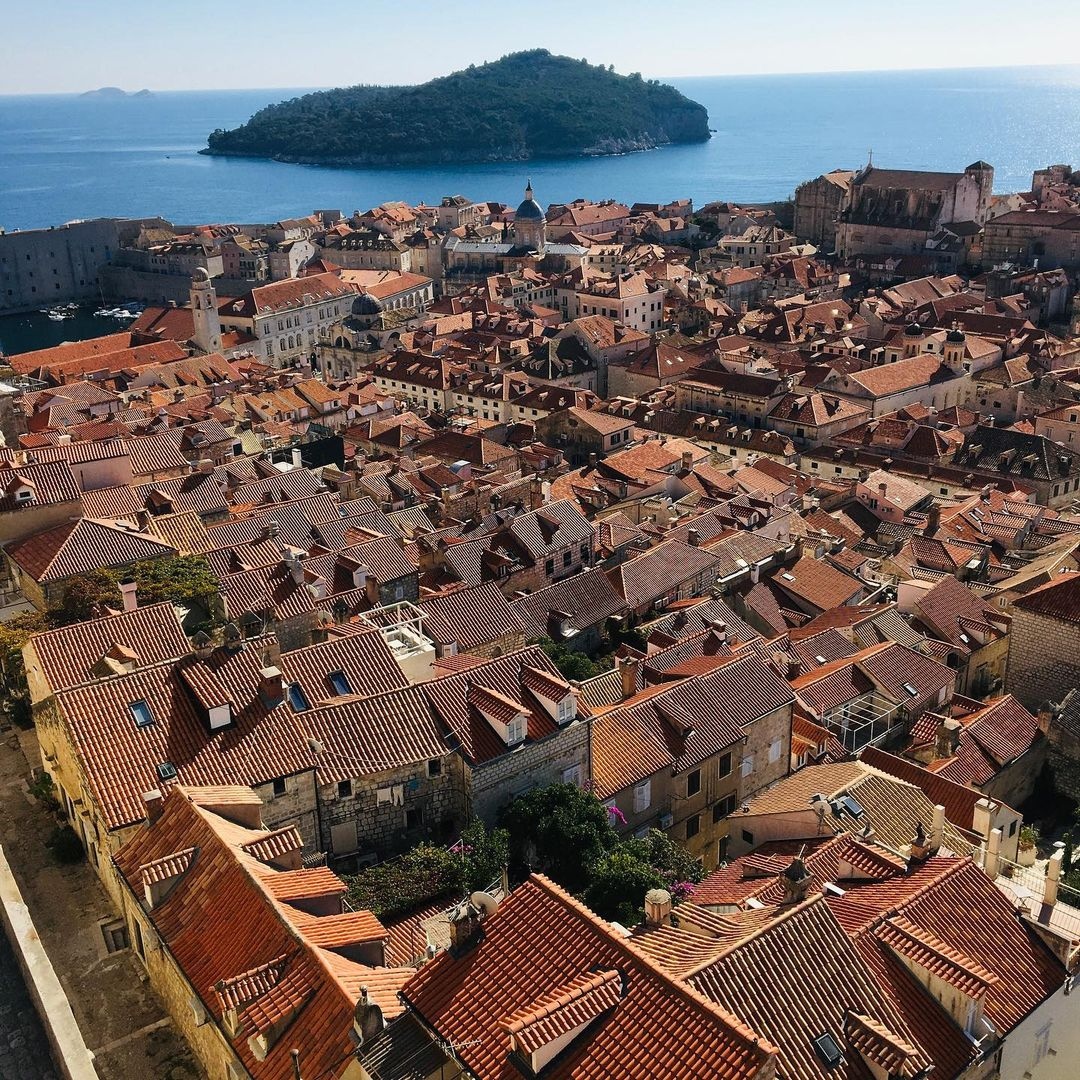With a history dating back to the 11th century, Dubrovnik Old Town features the Dubrovnik walls, various churches and museums, as well as the Dubrovnik Old Port.
📷 @bhangradesire
🇭🇷 dubrovnik-croatia.com

#dubrovnikcroatia #visitdubrovnik #dubrovnikonmymind #visitcroatia