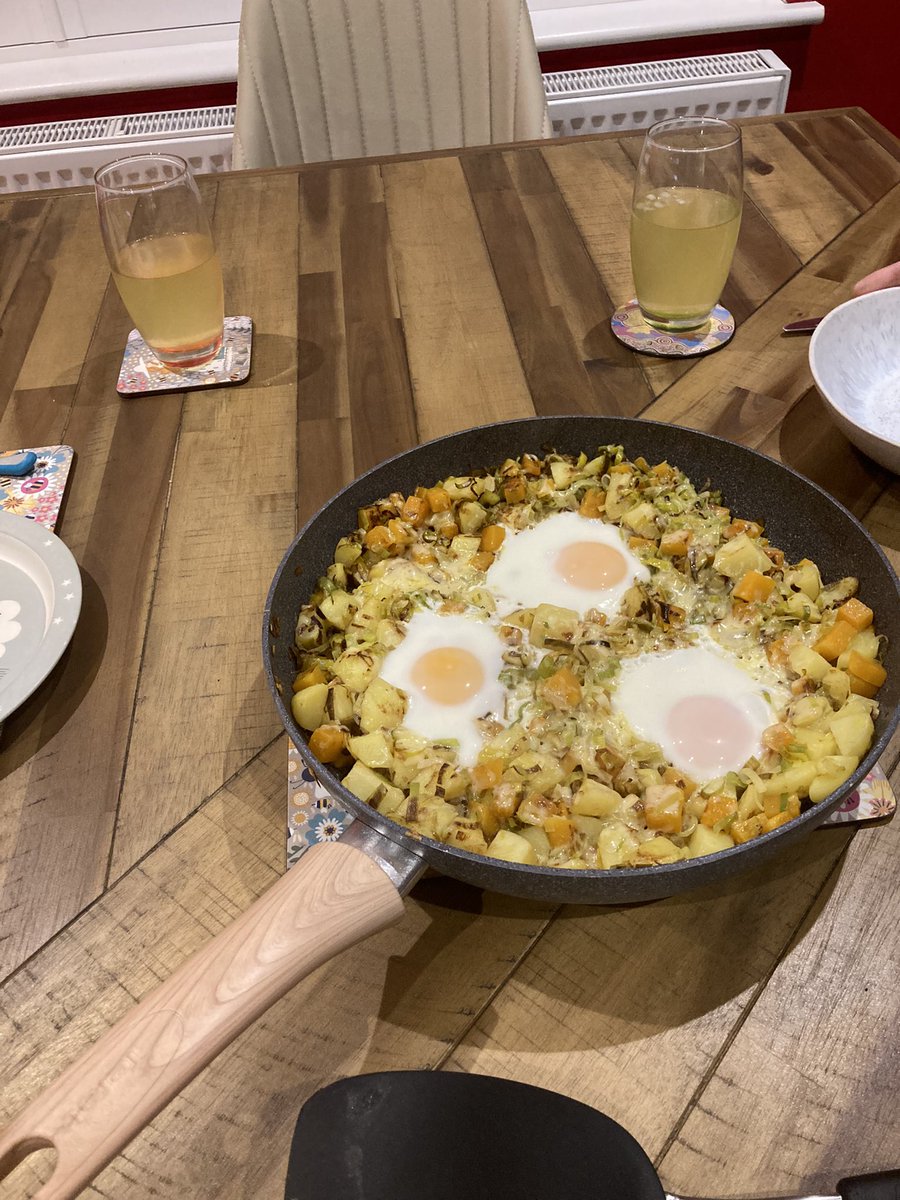 KateSherry6's tweet photo. Made a right hash of dinner 😂 fabulous and delicious leek, butternut and potato hash from @we_are_food ‘s modern way to cook 😋🥰 https://t.co/Uxpq4jcq4S