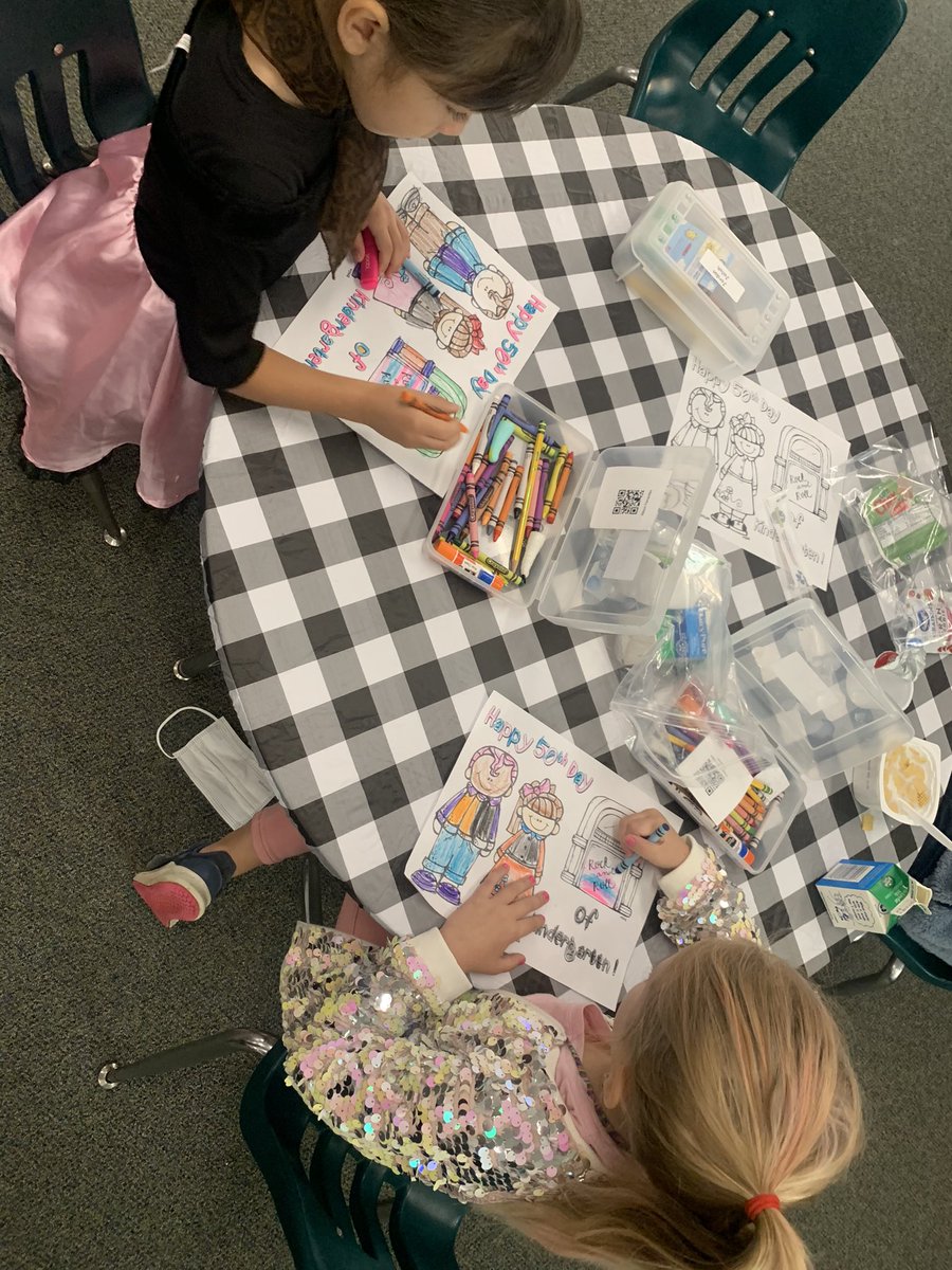 MrsHoltzKinder's tweet photo. Happy 50th day of school! 🖤💗 https://t.co/MXrFzEiKSA