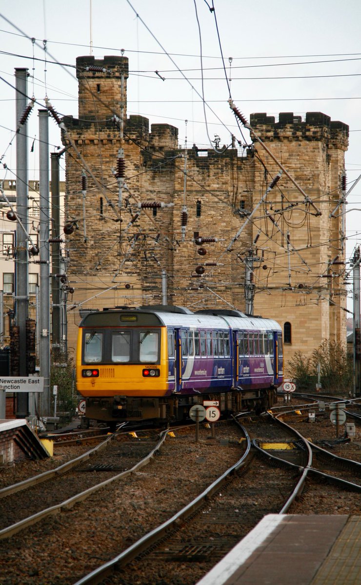 MColes_Railways's tweet image. Random Railway Picture Day 314
Northern Class 142 Pacer, 142086, leaves Newcastle passing the famous Castle on 1st February 2016.

#trains #railways #Class142 #Pacer #Northern #traintwitter