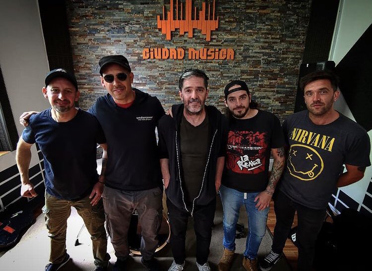 Trasca_Oficial's tweet photo. La banda ya está pronta !!!!
Sábado 20/11 en @SVazFerreira 
Trascarton 20 años !!✌️
Entradas 👉@Tickantel https://t.co/REZvUFXDve