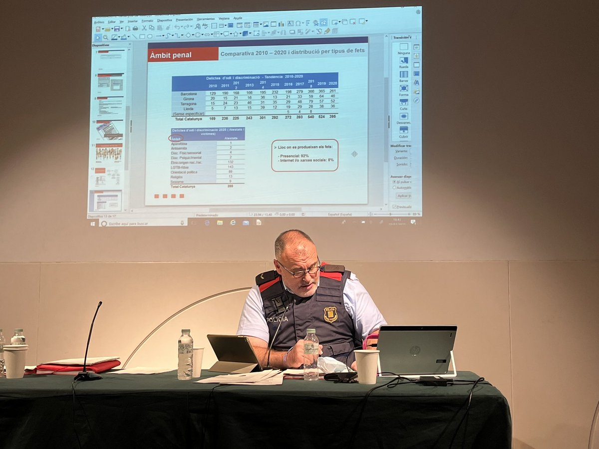 L’associació Gaylespol ens facilita formació de sensibilització respecte al col·lectiu LGTBIQ+ i en delictes d'odi i discriminació