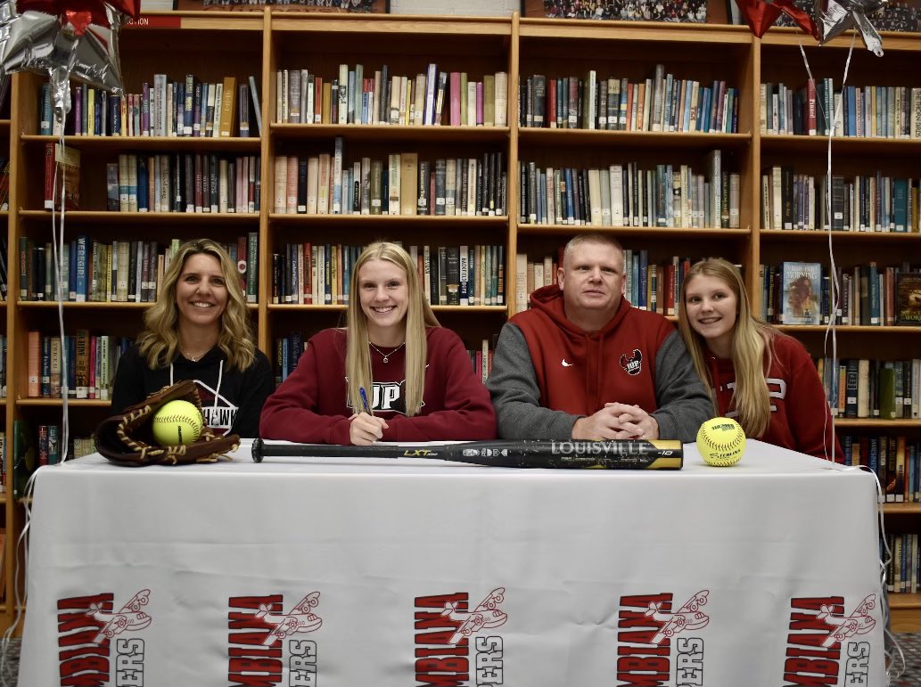 Congratulations to Thunder Elite 18U Premier/Columbiana HS ‘22 P/U Tori Long on signing her NLI to continue her Academic and Athletic career at IUP!! <a href="/Tori_Long26/">tori long</a> <a href="/IUPsoftball/">IUP Softball</a> #TalonsUp