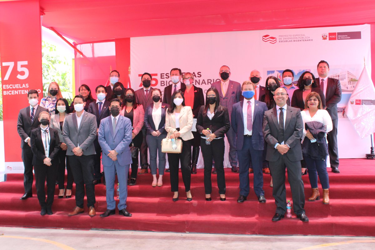 UKinPeru's tweet photo. Este nuevo Acuerdo busca acelerar la ejecucion de infraestructura educativa y dejar un legado de manejo de grandes proyectos en los funcionarios publicos del @MineduPeru y otros sectores sociales prioritarios. 

#GREATPartnership 🇬🇧🤝🇵🇪 https://t.co/PhFnZxLYiM