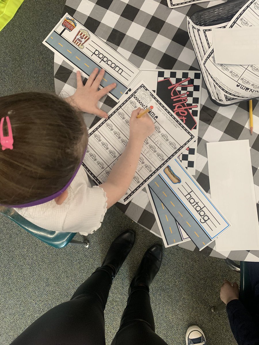 MrsHoltzKinder's tweet photo. We had so much fun with our 50th day themed centers this morning! https://t.co/BbSmilj2ZI