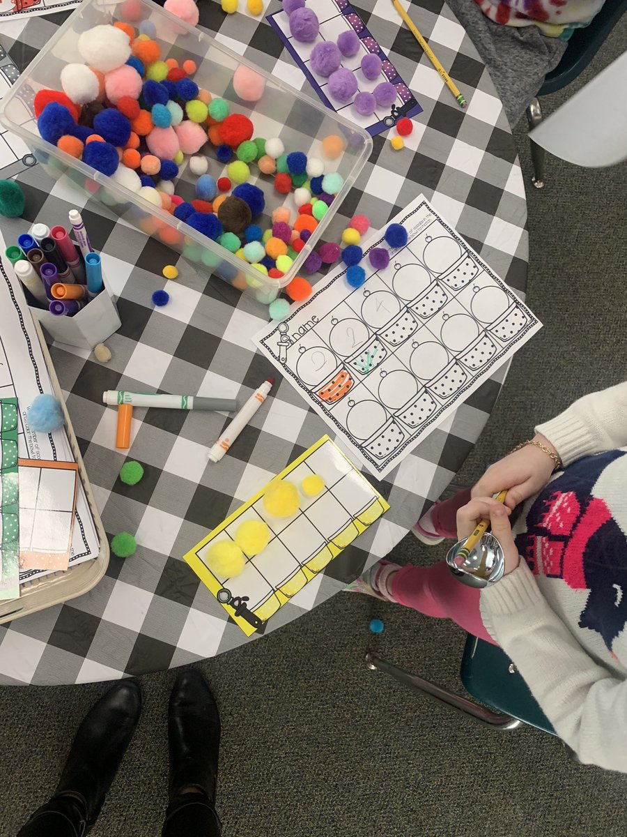 MrsHoltzKinder's tweet photo. We had so much fun with our 50th day themed centers this morning! https://t.co/BbSmilj2ZI