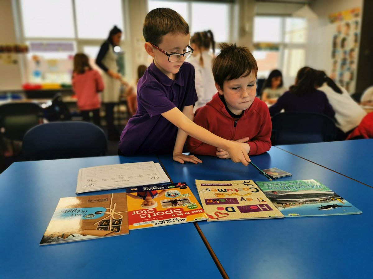 beanxMrsRowan's tweet photo. Today the white & red reading groups looked at the front covers & blurbs of non-fiction books to choose what they wanted to focus on for the next two weeks during reading. We had great discussions & reasoning 😊 @BPSReadingRocks #bpslearnerparticipation #NonFictionNovember https://t.co/VYnwgj98U7