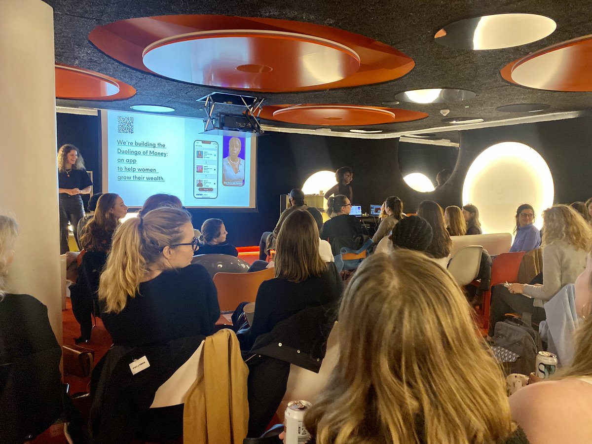 Coming hot with an IRL event - say what! 

Here with <a href="/LoyceBW_CH/">Loyce Witherspoon</a>, <a href="/BroglieMargot/">Margot De Broglie</a>, Alexia &amp; the amazing team behind Juno App to empower women to feel confident with investing 💸

Feat our space-aged bunker at <a href="/SECONDHOME_IO/">SECOND HOME</a>