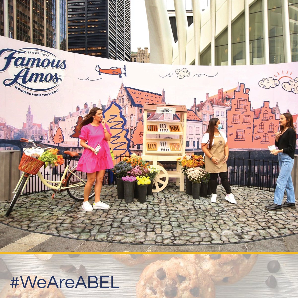OverheardAtABEL's tweet photo. To help launch their three new Wonders from the World flavors, we took over a one-mile radius of Lower Manhattan and saturated the air with scents mirroring the three new varieties: coconut, hazelnut, &amp; Belgian chocolate. Yum!
#brandactivation #WeAreABEL #cookies #followusformore https://t.co/kJNor5hurT