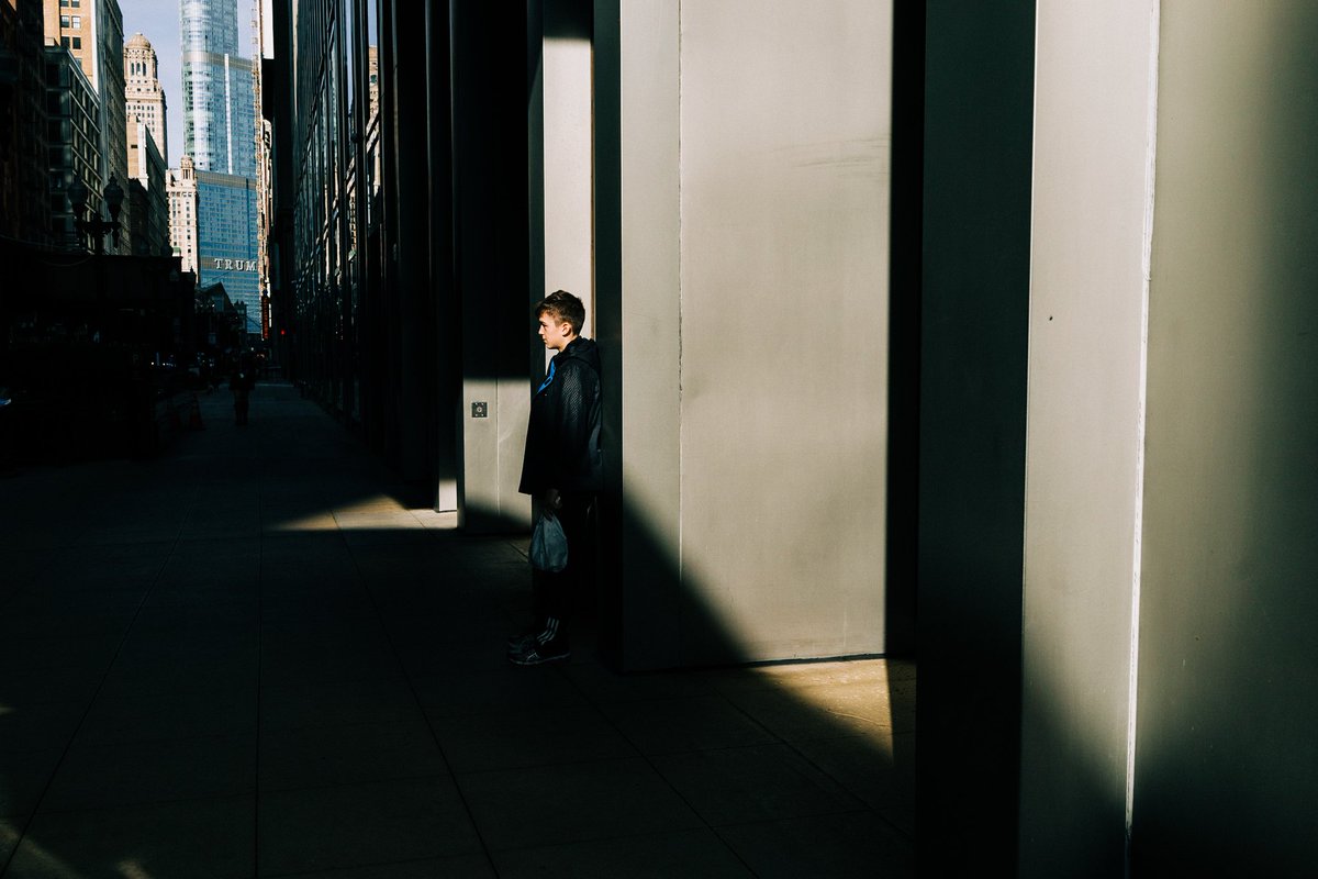 _samstreet's tweet photo. Focussed on contrast for this stroll past Sunday. #streetphotography #photography #chicagostreet #streetphoto #chicagophotographer https://t.co/SqAcZ2w8I5