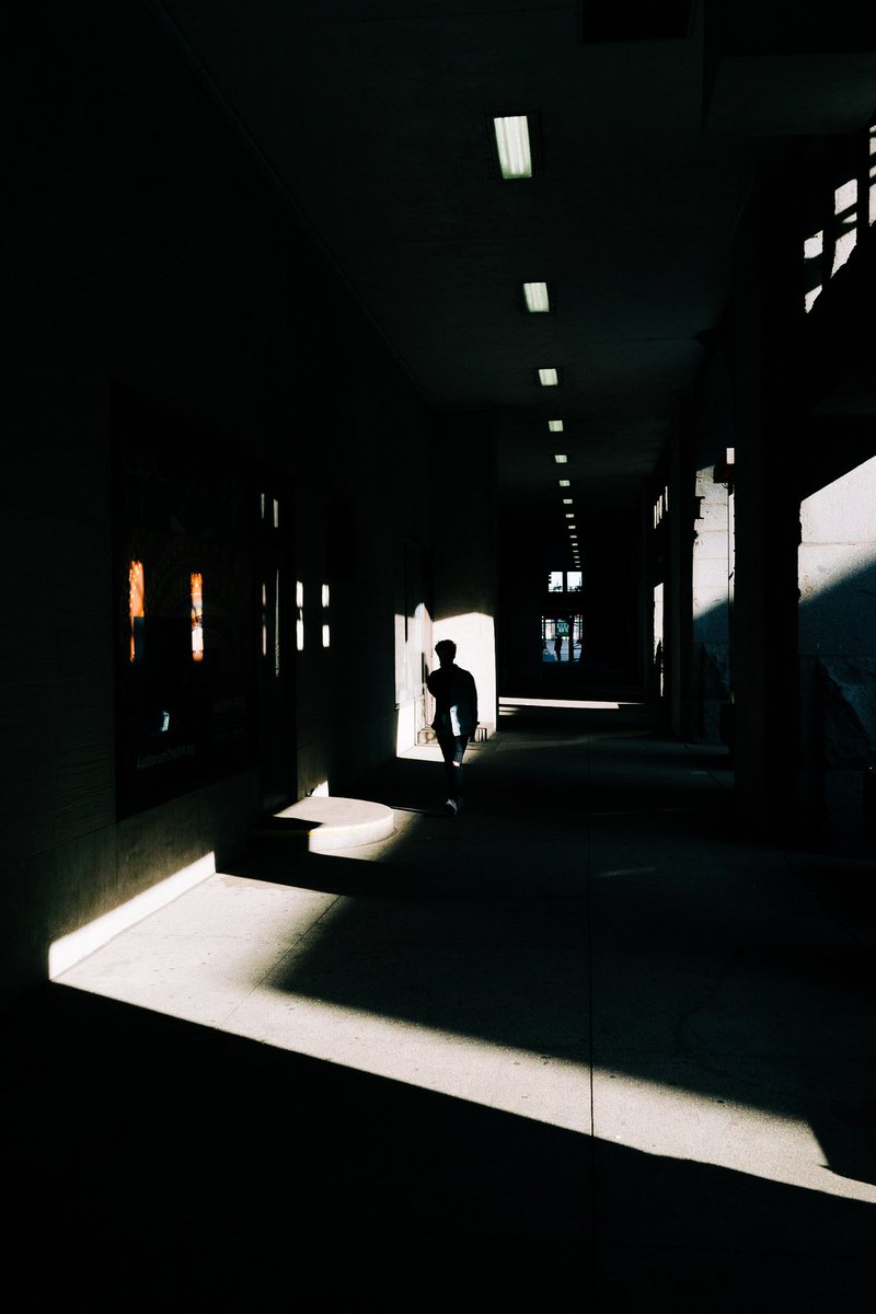 _samstreet's tweet photo. Focussed on contrast for this stroll past Sunday. #streetphotography #photography #chicagostreet #streetphoto #chicagophotographer https://t.co/SqAcZ2w8I5