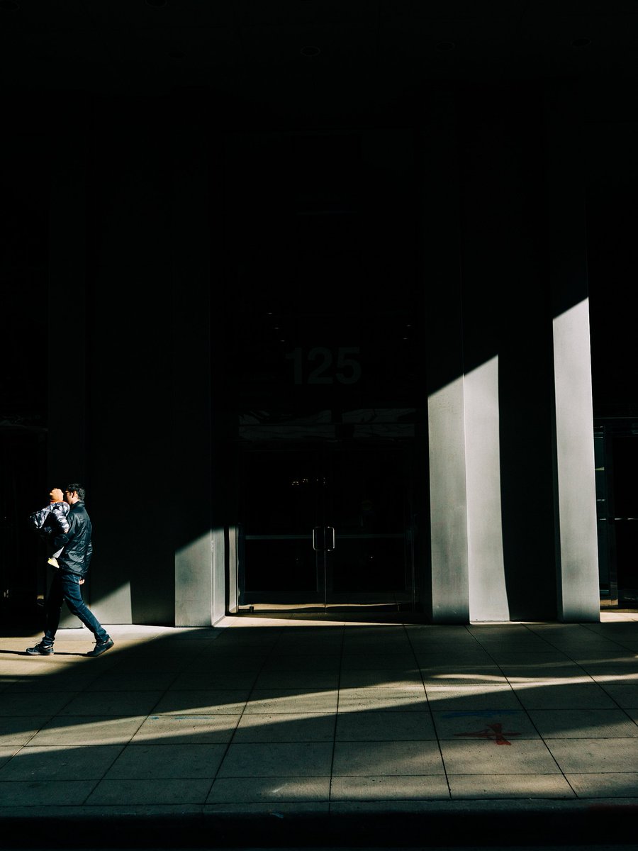 _samstreet's tweet photo. Focussed on contrast for this stroll past Sunday. #streetphotography #photography #chicagostreet #streetphoto #chicagophotographer https://t.co/SqAcZ2w8I5