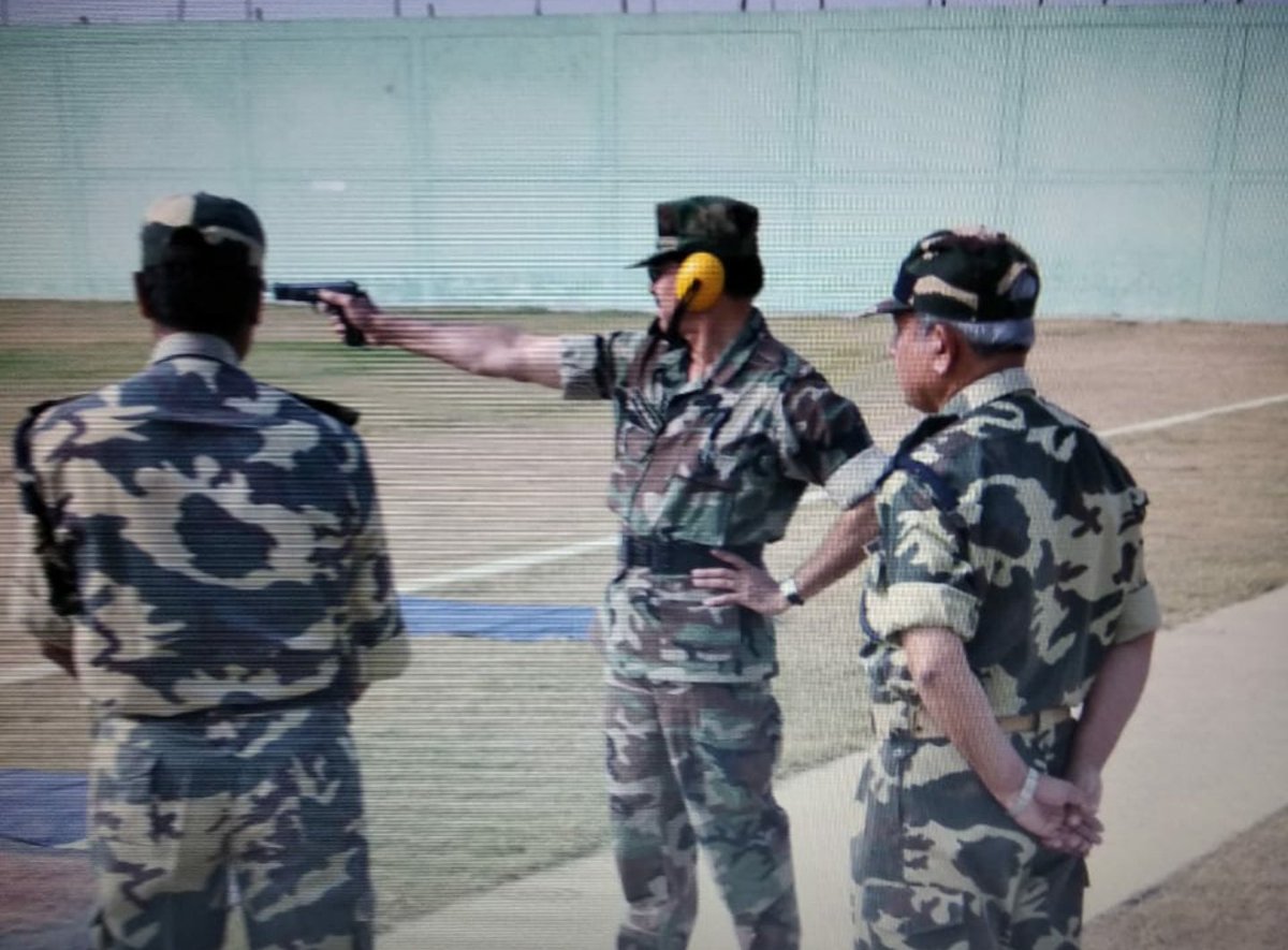 RHrs469's tweet photo. अच्छा निशाना अपने साथियों पर गोलीबारी के लिए नहीं है बल्कि राष्ट्र विरोधी तत्वों के लिए है। सुसाइड या फ्रैट्रीसाइड जैसी दुर्भाग्यपूर्ण घटनाओं से निपटने के लिए स्थानीय फील्ड कमांडर्स को जवानों की मानसिक स्थिति व उनकी व्यक्तिगत समस्याओं के प्रति अधिक संवेदनशील बननें की आवश्यकता है। https://t.co/horNECUZQS