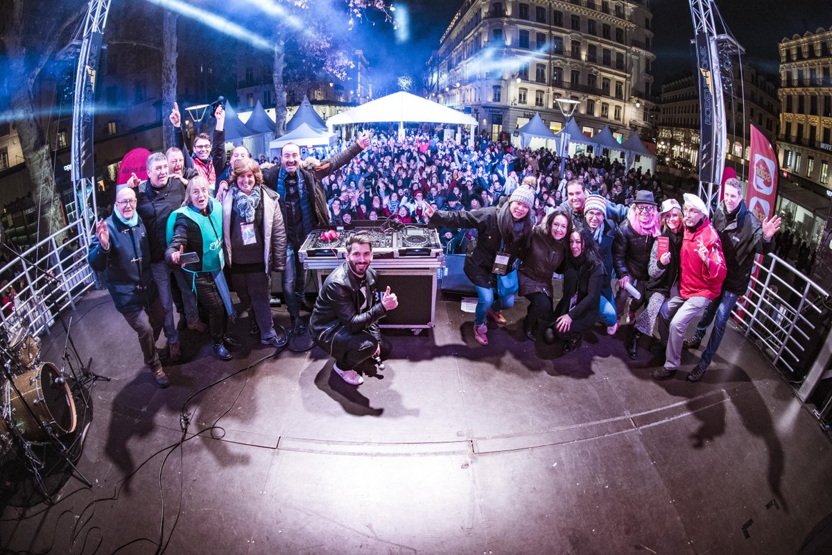 RadioSCOOPOff's tweet photo. Cette année encore, l'événement caritatif #SoupeEnScène prend ses quartiers à Lyon pour un concert gratuit ! Au programme : @cephazoffiel, @off47ter et @clement2voice rien que ça ! 🔥🔥 #Cephaz #47Ter #ClementAlbertini 

Réservez vos places ici 👉 https://t.co/eELuqZFN2I https://t.co/B0SzsgcD34