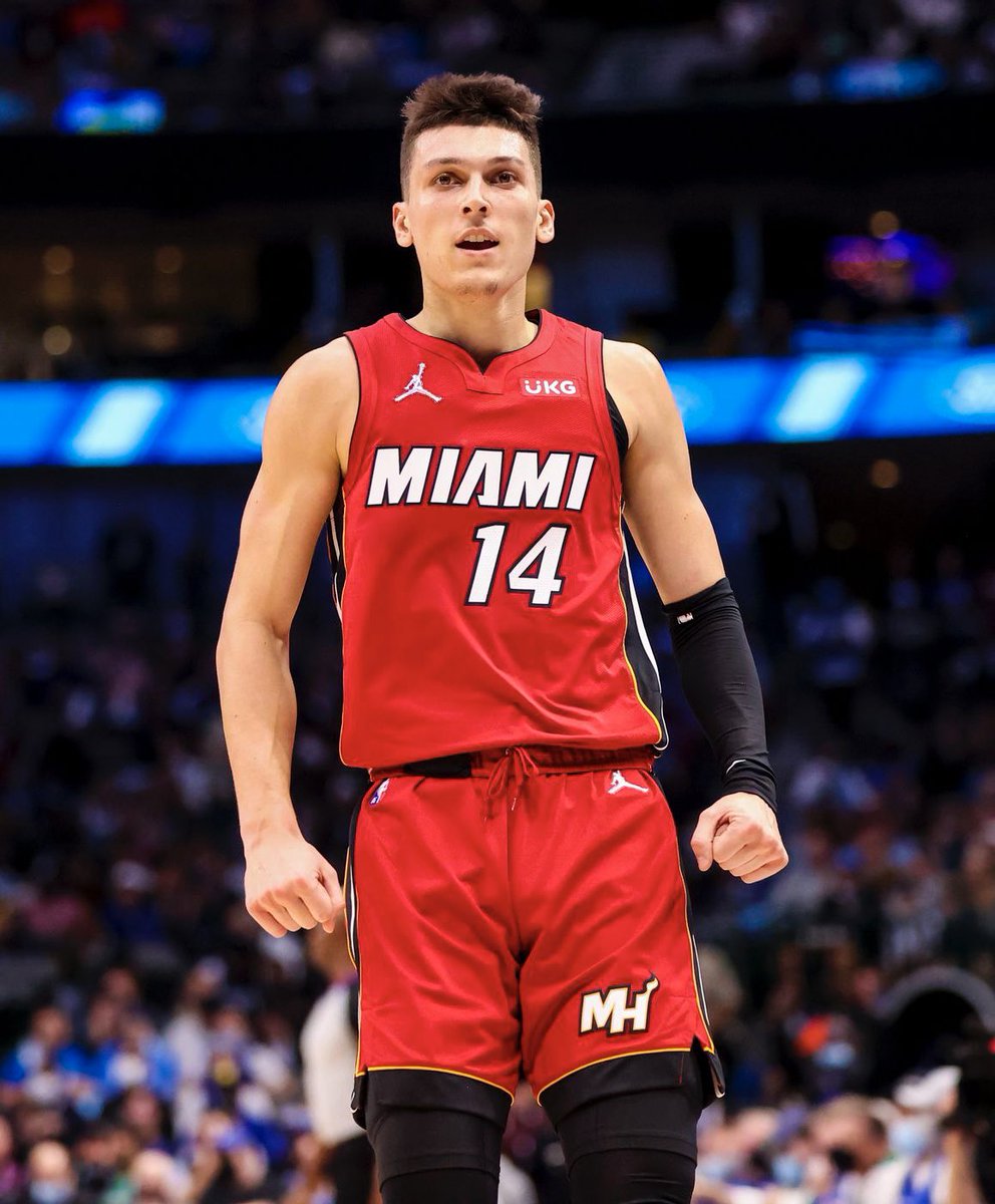 Eric_Esteban's tweet photo. “@FlaPanthers ratings on @BallyPanthers are up 21% through 10 games, a year after the Panthers finished w/ their best ratings in nearly 2 decades…Also, @MiamiHEAT ratings on @BallyHEAT are up 7% vs last yr w/ each game being viewed by 2.3% of Miami/Broward homes”- @HeraldSports https://t.co/T8psQ2TBzK