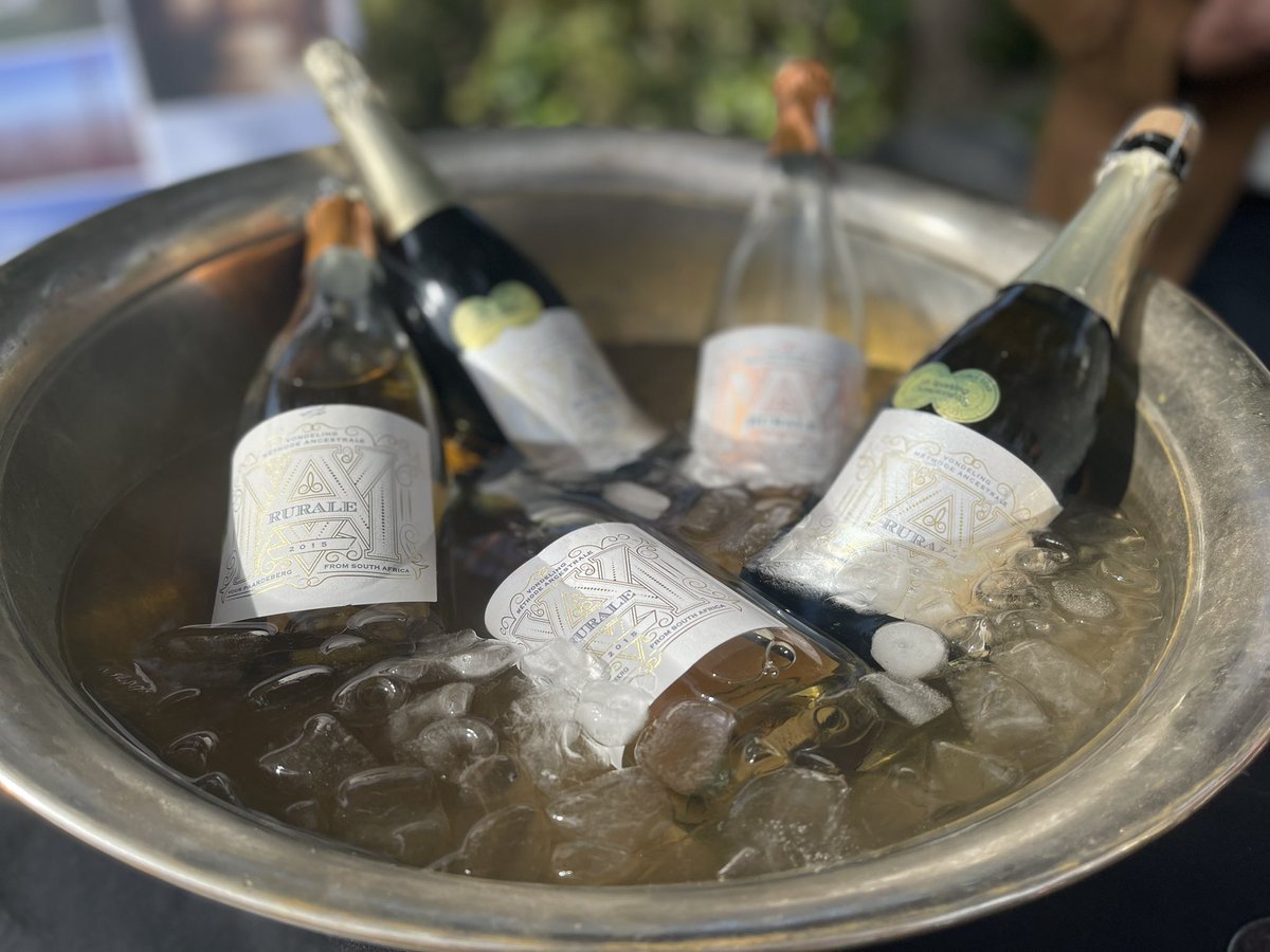 MaluLambert's tweet photo. Outtakes - @VondelingWines Rurale 2018 launch, well done @MattCope101 and team it’s a stunner; beautiful, clear fruit along lengthy austere styling, nice and dry with a bite on the finish. 👌🥂 https://t.co/Qmdfe1jFLt