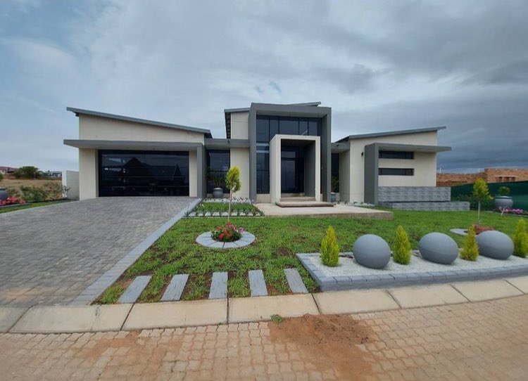 <a href="/KingMonada/">KING MONADA MUSIC</a> Kings build first🙌🏽