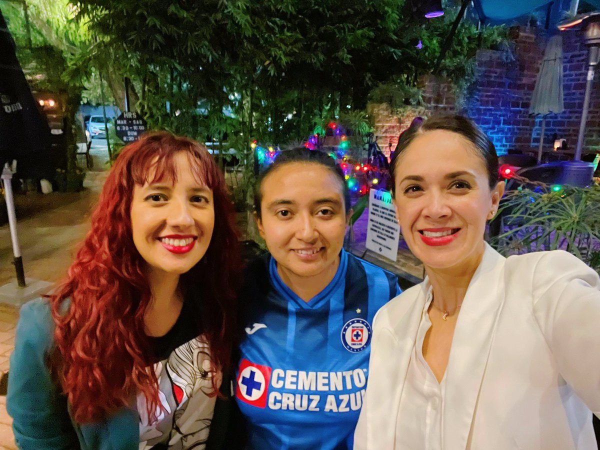 DessireAngelR's tweet photo. Ayer me reuní con Nayeli e Isabel de #ChicasBiLess AC en León 🏳️‍⚧️🏳️‍🌈. 

Muchas gracias por la oportunidad de conocerles y de hacerme partícipe de su extraordinaria y necesaria iniciativa de involucrarse en el @congresogto 💪🏻.

Les dejo un video que hicimos: https://t.co/tVM9HFOX4H https://t.co/IX6GWovq0Y