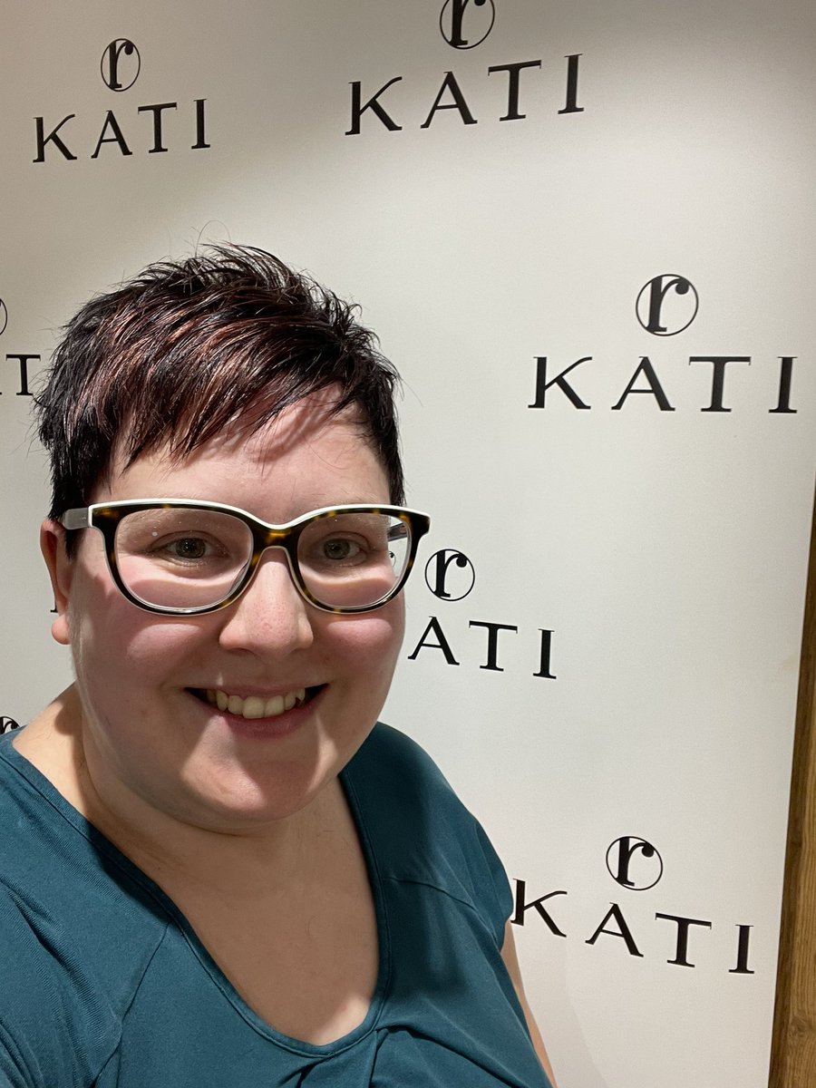 Danke liebe <a href="/KReitbauer/">Katrin Reitbauer</a>, dass du mich heute verwöhnt hast! Ich bin immer noch mega von dieser Frisur begeistert! ❤️💕